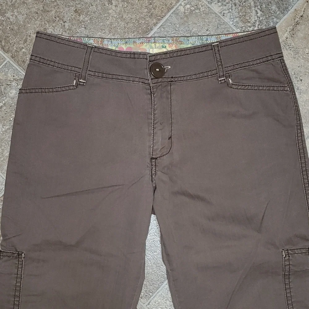 Levi's Khaki Cargo Cropped Pants